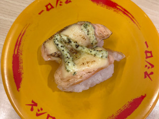 スシロー にぎり 炙りサーモンバジルチーズ（あきんどスシロー