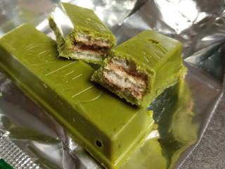 「ネスレ キットカット オトナの甘さ 濃い抹茶 袋11枚」のクチコミ画像 by ぎんなんさん