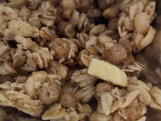 中評価】カルビー フルグラ おさつとりんごのメープル味の感想 中評価】カルビー フルグラ おさつとりんごのメープル味の感想