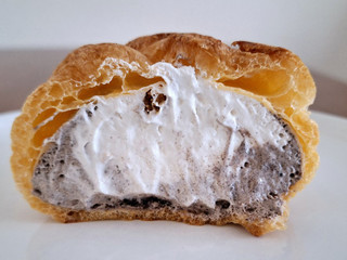 「オランジェ ひかえめに言ってクリーム多めのシュークリーム クッキー＆クリーム 袋1個」のクチコミ画像 by レビュアーさん