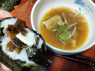 「まいばすけっと 有明海産海苔使用 おにぎりツナマヨネーズ」のクチコミ画像 by おうちーママさん