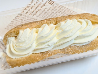 「ファミリーマート ファミマルSweets レアチーズエクレア カシスソース入り」のクチコミ画像 by はるなつひさん