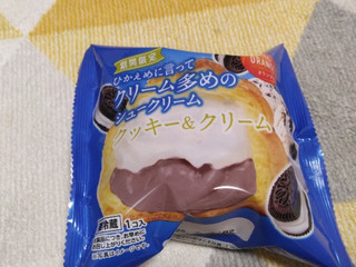 「オランジェ ひかえめに言ってクリーム多めのシュークリーム クッキー＆クリーム 袋1個」のクチコミ画像 by やっぺさん