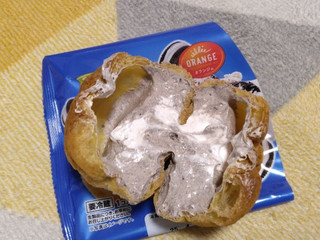 「オランジェ ひかえめに言ってクリーム多めのシュークリーム クッキー＆クリーム 袋1個」のクチコミ画像 by やっぺさん