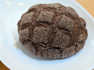 めろんぱんちょこレート 中評価】ローソン チョコメロンパン 角切りチョコ＆チョコ