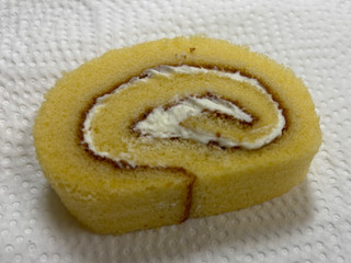 中評価】ヤマザキ 5つに切ったロールケーキ バニラの感想・クチコミ