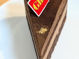 「銀座コージーコーナー ガーナ 濃厚生チョコケーキ」のクチコミ画像 by はるなつひさん