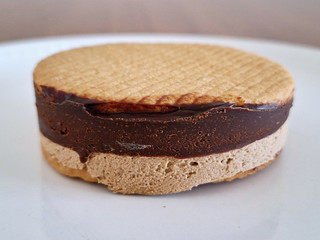 「ファミリーマート ファミマルSweets 生チョコサンド コーヒー」のクチコミ画像 by フローライトさん