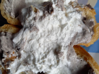 「オランジェ ひかえめに言ってクリーム多めのシュークリーム クッキー＆クリーム 袋1個」のクチコミ画像 by めたろうさん