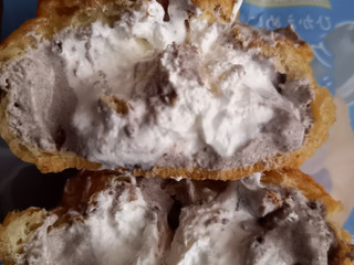 「オランジェ ひかえめに言ってクリーム多めのシュークリーム クッキー＆クリーム 袋1個」のクチコミ画像 by めたろうさん