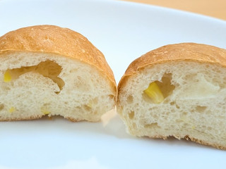 「ヤマザキ BAKE ONE 塩バターコーンパン 袋4個」のクチコミ画像 by はるなつひさん