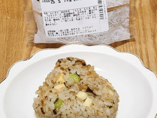 「ニューデイズ もちもちもち麦！枝豆塩昆布チーズおにぎり」のクチコミ画像 by みにぃ321321さん