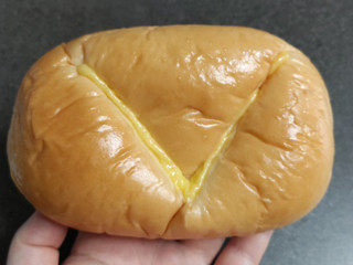 「セブン-イレブン カスタードクリームパン」のクチコミ画像 by ぎんなんさん