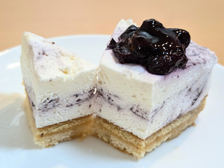 「スターバックス ブルーベリーレアチーズケーキ」のクチコミ画像 by はるなつひさん