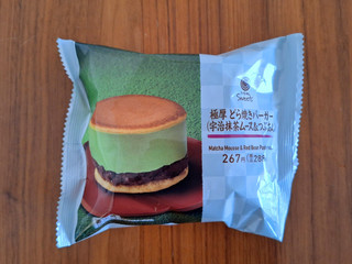中評価】「極厚 どら焼きバーガー 宇治抹茶ムース