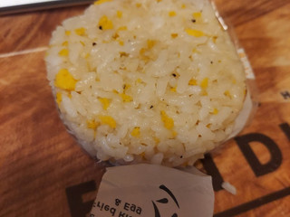 「セブン-イレブン 香ばし炒めの玉子炒飯おむすび」のクチコミ画像 by ハムちゃんハムジさん