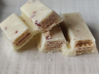 中評価】ネスレ キットカット ストロベリーチーズケーキ味の感想