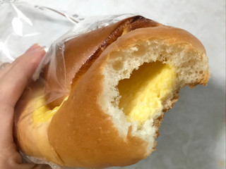 「セブン-イレブン カスタードクリームパン」のクチコミ画像 by ゆのみさん