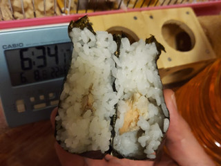 「セブン-イレブン 手巻おにぎり しゃけ」のクチコミ画像 by ハムちゃんハムジさん
