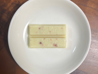 「ネスレ キットカット ストロベリーチーズケーキ味 袋10枚」のクチコミ画像 by ピンクのぷーさんさん