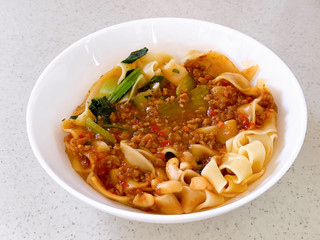 「ファミリーマート ファミマル 香酢が効いた旨辛たれビャンビャン麺」のクチコミ画像 by むぎっこさん