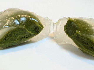 「セブン-イレブン 冷やし水まんじゅう 西尾の抹茶餡」のクチコミ画像 by はるなつひさん