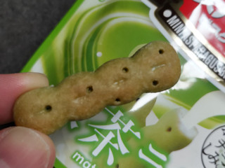「ギンビス ホワイトチョコがしみこんだミニアスパラガス 抹茶ラテ味 37g」のクチコミ画像 by ぎんなんさん