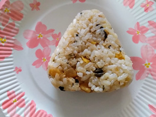 「ファミリーマート 高菜たくあんおむすび」のクチコミ画像 by ウナギミント333さん