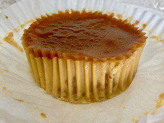 「セブン-イレブン とろ生チーズケーキ 塩キャラメル」のクチコミ画像 by AuVieuxさん