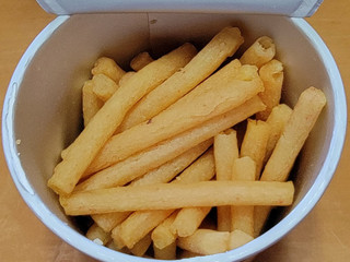 「カルビー じゃがりこ たらこバター カップ52g」のクチコミ画像 by ニャンタさん