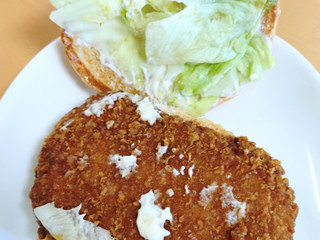 「バーガーキング チーズ・クラシック スモーキーフライドチキンバーガー」のクチコミ画像 by はるなつひさん