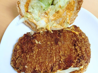 「バーガーキング チーズ・クラシック スモーキーフライドチキンバーガー」のクチコミ画像 by はるなつひさん