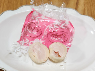 高評価】リンツ リンドール ストロベリー＆クリームの感想・クチコミ