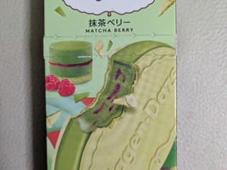 「ハーゲンダッツ クリスピーサンド 抹茶ベリー 60ml」のクチコミ画像 by まこぴーさん