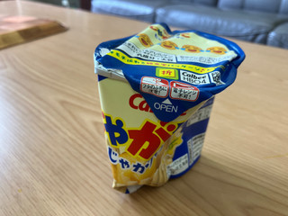 「カルビー じゃがりこ じゃがバター カップ55g」のクチコミ画像 by こつめかわうそさん