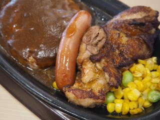 「ガスト 鉄板ハンバーグミックスグリル」のクチコミ画像 by taktak99さん