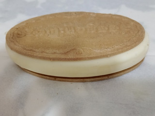 「ハーゲンダッツ クリスピーサンド ゆずホワイトショコラ 箱60ml」のクチコミ画像 by のんこりんさん