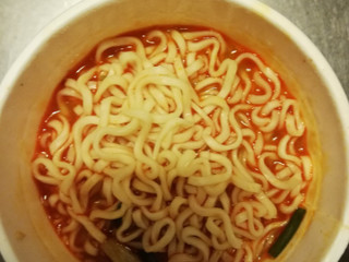 「ローソン 濃厚担々麺」のクチコミ画像 by にくまるさん