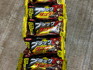 「有楽製菓 ブラックサンダー 袋1本」のクチコミ画像 by もぐもぐもぐ太郎さん