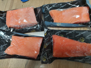 「東和食品 エンペラーサーモン 天日塩締め 1kg」のクチコミ画像 by なんやかんやさん