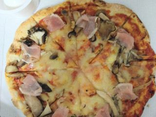 「ガスト 3種きのこと炙り生ハムのピザ」のクチコミ画像 by ミサミサさん