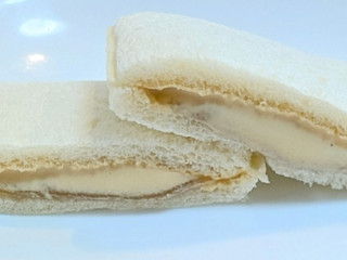 「ヤマザキ ランチパック とろリッチ生 マロンホイップ」のクチコミ画像 by はるなつひさん