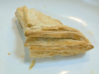 「セブン＆アイ セブンプレミアム 三角おさつパイ 2個」のクチコミ画像 by はるなつひさん