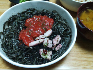 「セブン-イレブン ヤミ闇やみつき イカ墨パスタ」のクチコミ画像 by はなた100さん