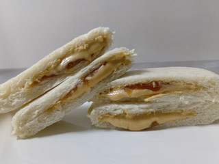 「ヤマザキ ランチパック とろリッチ生 マロンホイップ」のクチコミ画像 by kopiさん