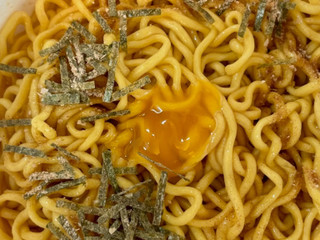 エースコック 釜玉風まぜそば 牡蠣だし醤油たれ（エースコック