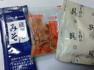 「ひかり味噌 味噌屋のまかないみそ汁 蔵出し信州こうじみそ 袋104.5g」のクチコミ画像 by べべふぉっくさん