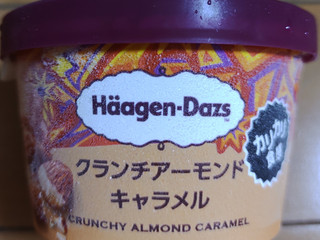 「ハーゲンダッツ ミニカップ クランチアーモンドキャラメル カップ92ml」のクチコミ画像 by ももtanさん