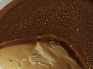 「ハーゲンダッツ ミニカップ クランチアーモンドキャラメル カップ92ml」のクチコミ画像 by ももtanさん