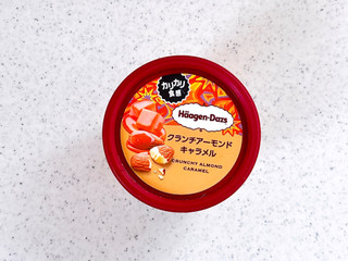 「ハーゲンダッツ ミニカップ クランチアーモンドキャラメル カップ92ml」のクチコミ画像 by むぎっこさん